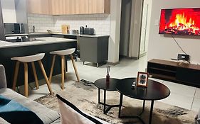 Spacious 2 Bedroom Apartment In Midrand, Waterfall City - Business And Family Friendly - 12 Elizabeth Place